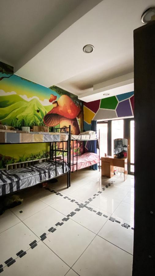 Fox Hostel Almaty Esterno foto