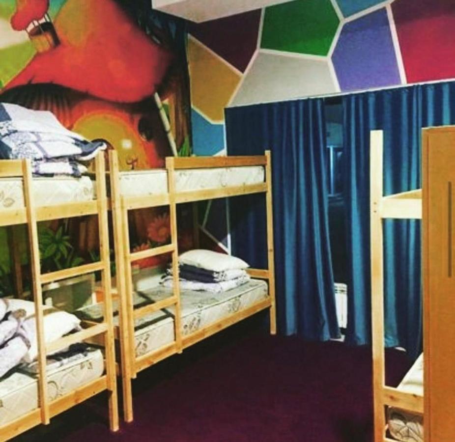 Fox Hostel Almaty Esterno foto